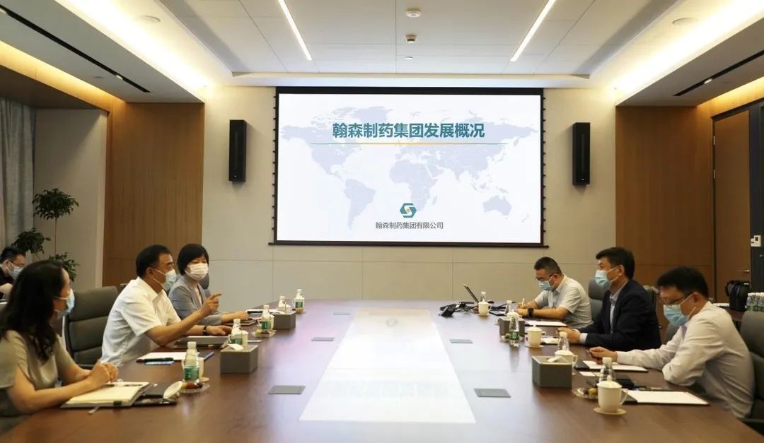 浦东新区副区长吕雪城一行调研皇冠体育博彩